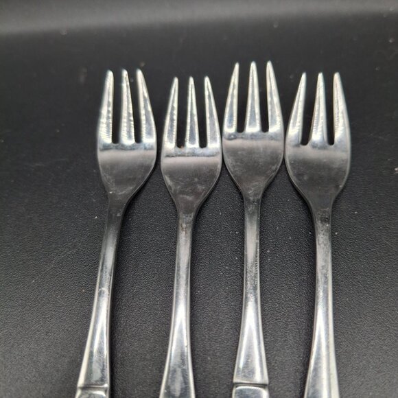 Oneida Lisbon Distinction Stainless Cocktail Forks Set Of 4 No Black Accent - Picture 4 of 6